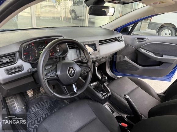 TAN CAR'S DAN 2023 CLIO 68.000 KM DEĞİŞENSİZ