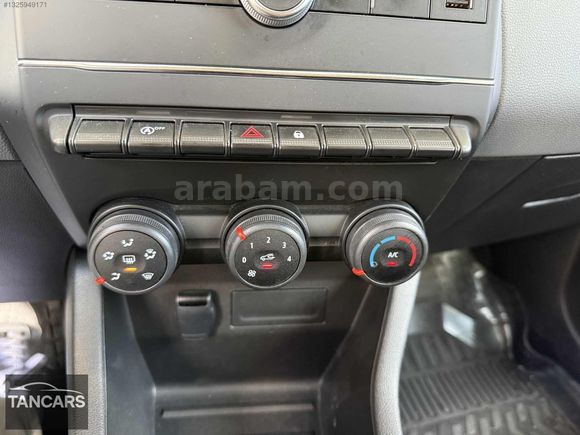 TAN CAR'S DAN 2023 CLIO 68.000 KM DEĞİŞENSİZ