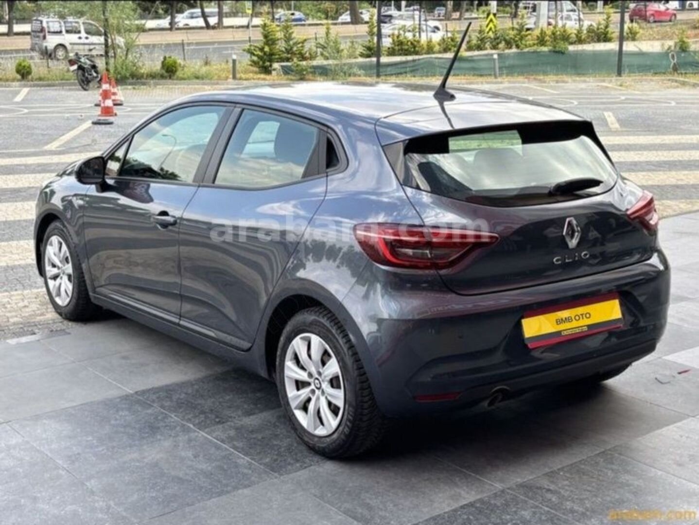Galeriden Renault Clio 1.0 SCe Joy 2021 Model Samsun 96.000 km Füme 5