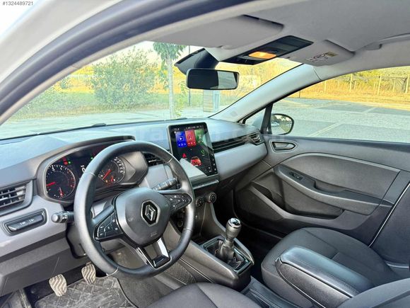 2022 MODEL RENAULT CLİO DEĞİŞEN BOYA TRAMER YOK TESLA EKRAN