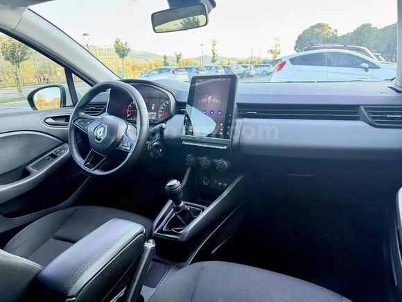 2022 MODEL RENAULT CLİO DEĞİŞEN BOYA TRAMER YOK TESLA EKRAN