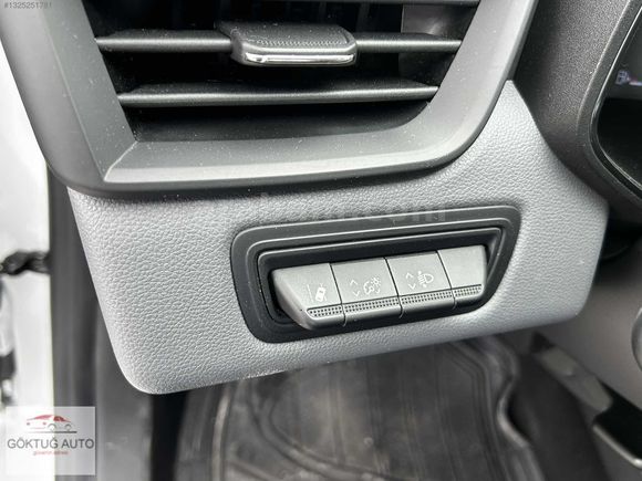 2023 MODEL RENAULT CLİO 1.0 SCE EQULİBRE 53.000 KM DE % 20 KDV