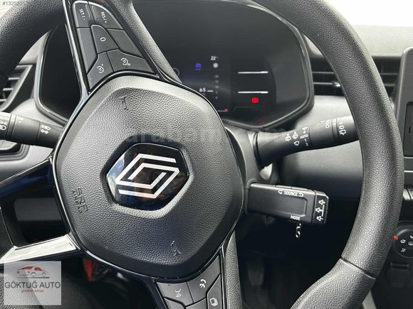 2023 MODEL RENAULT CLİO 1.0 SCE EQULİBRE 53.000 KM DE % 20 KDV