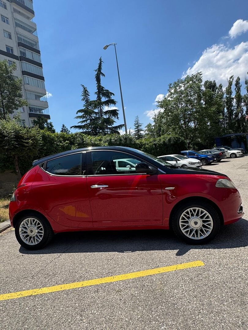 Sahibinden Lancia Ypsilon 1.3 Mjet 2013 Model Ankara 160.000 km Kırmızı 6