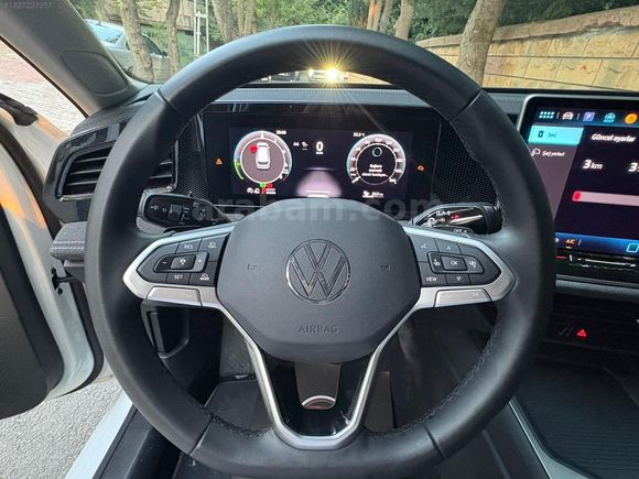 EREZ / 2025-PASSAT VARİANT-1.5 eHybrid-HATASIZ-BOYASIZ-KART TKST