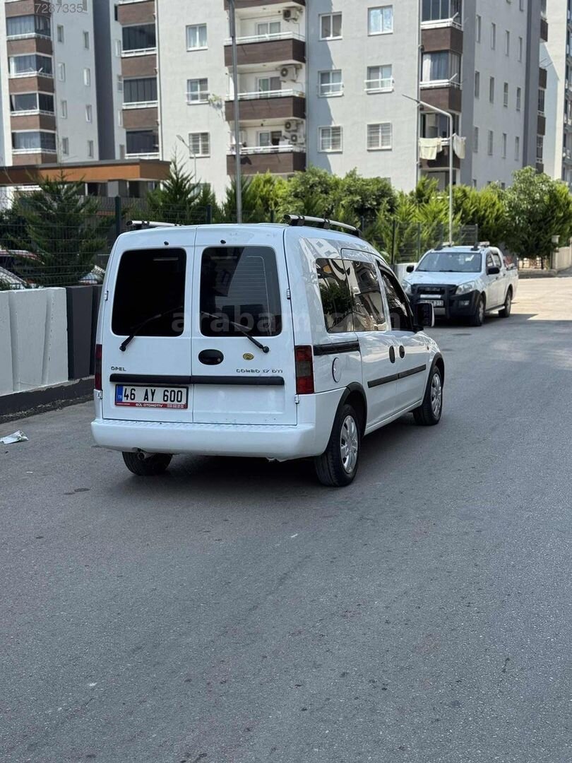 Galeriden Opel Combo 1.7 DTI Comfort 2003 Model Mersin 323.500 km Beyaz 5