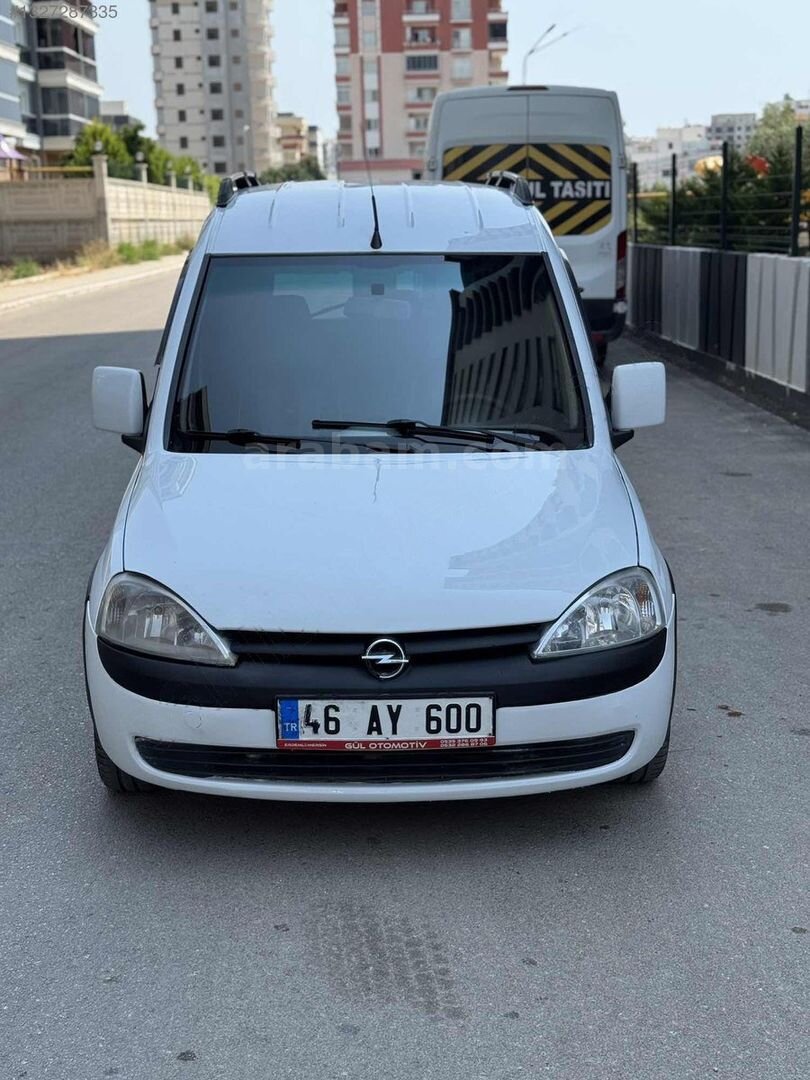 Galeriden Opel Combo 1.7 DTI Comfort 2003 Model Mersin 323.500 km Beyaz 1