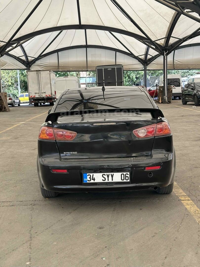 Sahibinden Mitsubishi Lancer 1.5 Invite 2009 Model İstanbul 235.000 km Siyah 3