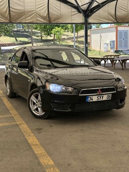 Sahibinden Mitsubishi Lancer 1.5 Invite 2009 Model İstanbul 235.000 km Siyah