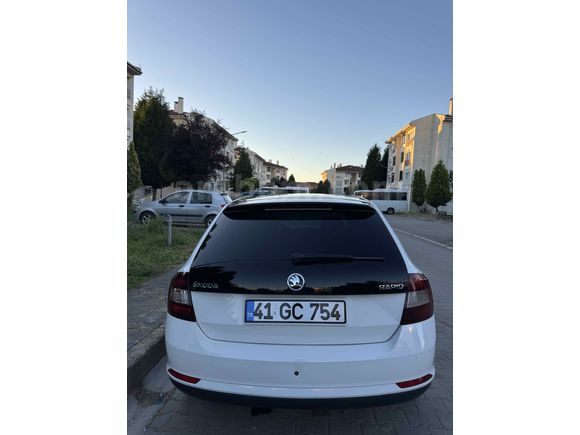 Sahibinden Skoda Rapid 1.6 CR TDI Spaceback Elegance 2015 Model 