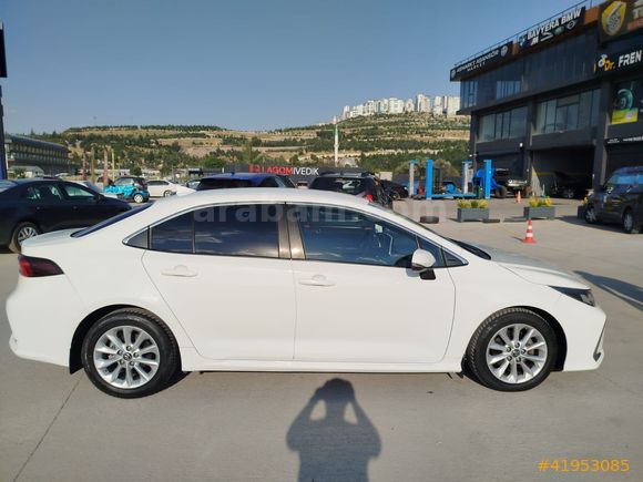 DENİZ VERA OTO'DAN DÜŞÜK KM'Lİ COROLLA
