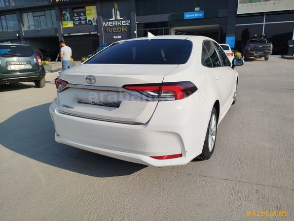 DENİZ VERA OTO'DAN DÜŞÜK KM'Lİ COROLLA