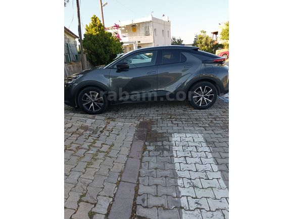 Sahibinden Tertemiz Toyota C-HR 1.8 Hybrid Passion 2024 Model - 20.000 KM de