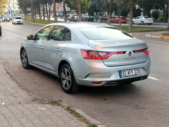 HATASIZ BOYASIZ 2024 MODEL RENAULT MEGANE 1.3 TCE TOUCH PLUS