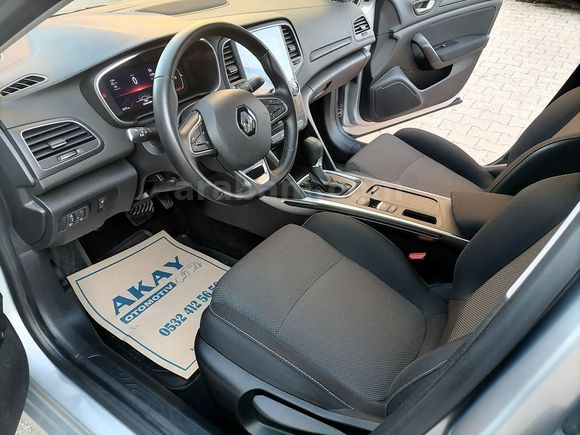 HATASIZ BOYASIZ 2024 MODEL RENAULT MEGANE 1.3 TCE TOUCH PLUS