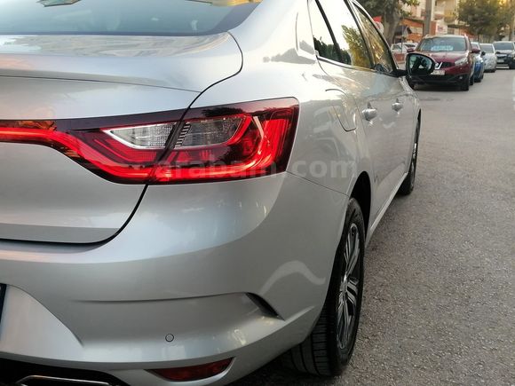 HATASIZ BOYASIZ 2024 MODEL RENAULT MEGANE 1.3 TCE TOUCH PLUS
