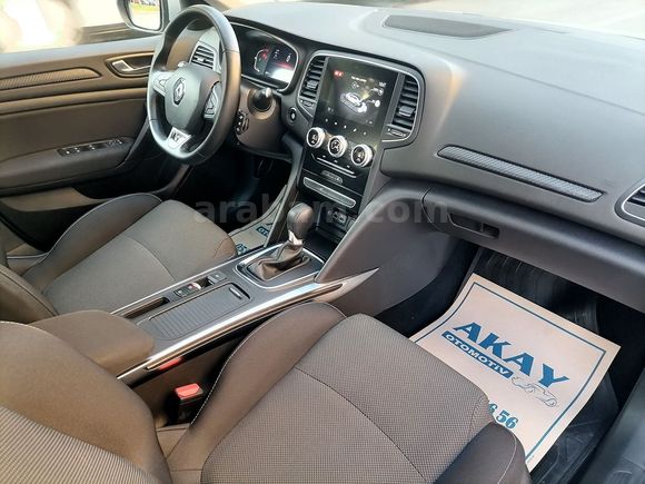 HATASIZ BOYASIZ 2024 MODEL RENAULT MEGANE 1.3 TCE TOUCH PLUS