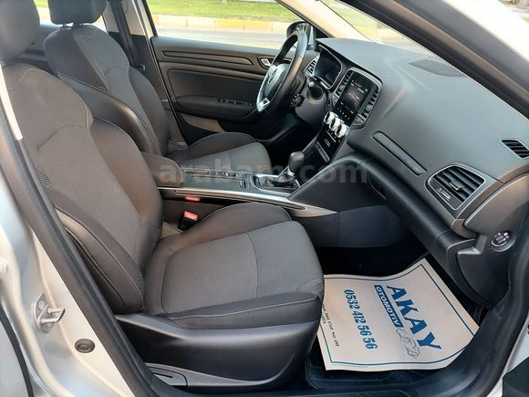 HATASIZ BOYASIZ 2024 MODEL RENAULT MEGANE 1.3 TCE TOUCH PLUS