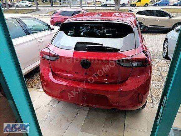 POŞETLERİ ÜZERİNDE 2025 MODEL OPEL CORSA F1 E-TOGGLE EDİTİON AT8