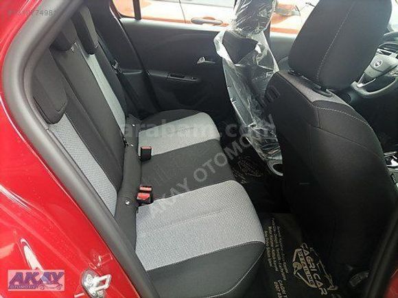 POŞETLERİ ÜZERİNDE 2025 MODEL OPEL CORSA F1 E-TOGGLE EDİTİON AT8
