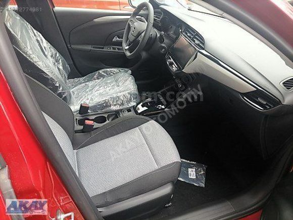 POŞETLERİ ÜZERİNDE 2025 MODEL OPEL CORSA F1 E-TOGGLE EDİTİON AT8