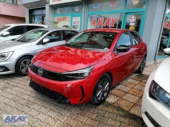 POŞETLERİ ÜZERİNDE 2025 MODEL OPEL CORSA F1 E-TOGGLE EDİTİON AT8