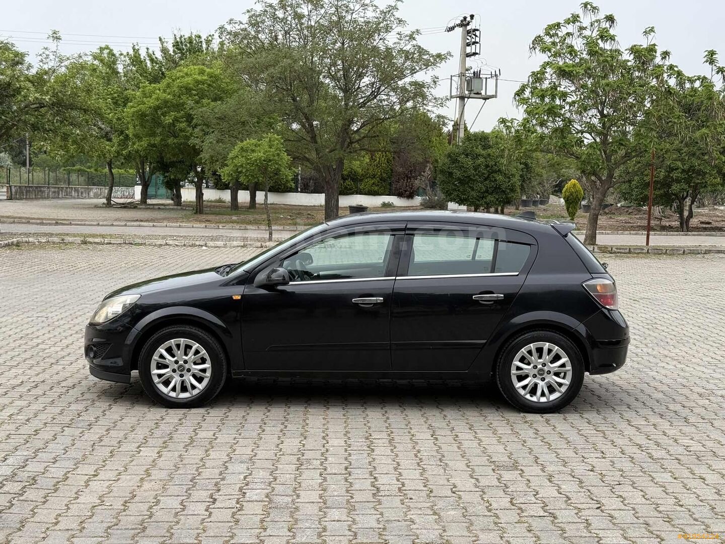 Galeriden Opel Astra 1.6 Enjoy 2009 Model Manisa 246.000 km Siyah 3