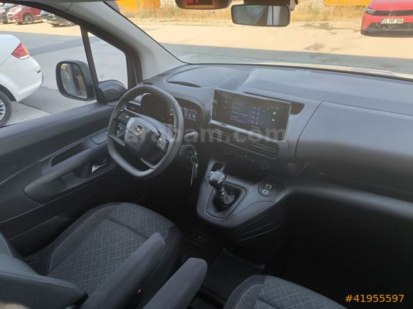 2025 HATASIZ GARANTİLİ 17 BİN KM OPEL COMBO %20 TAM FATURA
