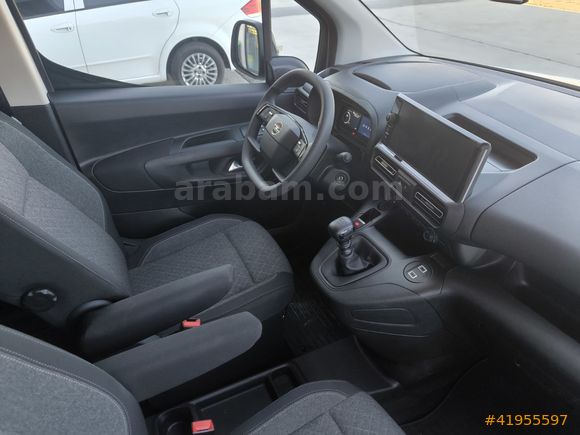 2025 HATASIZ GARANTİLİ 17 BİN KM OPEL COMBO %20 TAM FATURA