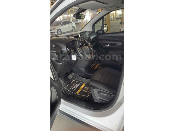 Sahibinden Hatasız Opel Combo 
1.5 CDTI Elegance 2022 Model 