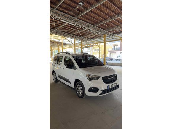 Sahibinden Hatasız Opel Combo 
1.5 CDTI Elegance 2022 Model 
