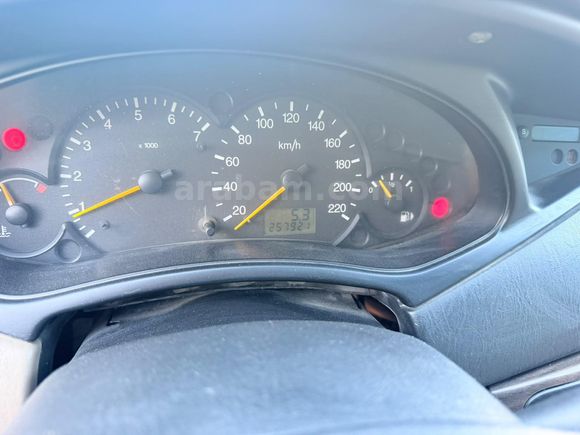 Sahibinden Ford Focus 1.6 Ghia 2002 Model