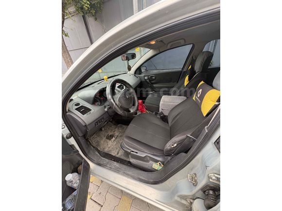 Sahibinden Renault Megane 1.6 Authentique 2004 Model 