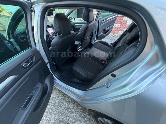Full Donanım - Sahibinden Renault Megane 1.3 TCe Icon 2025