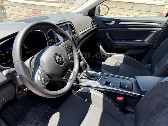 Full Donanım - Sahibinden Renault Megane 1.3 TCe Icon 2025
