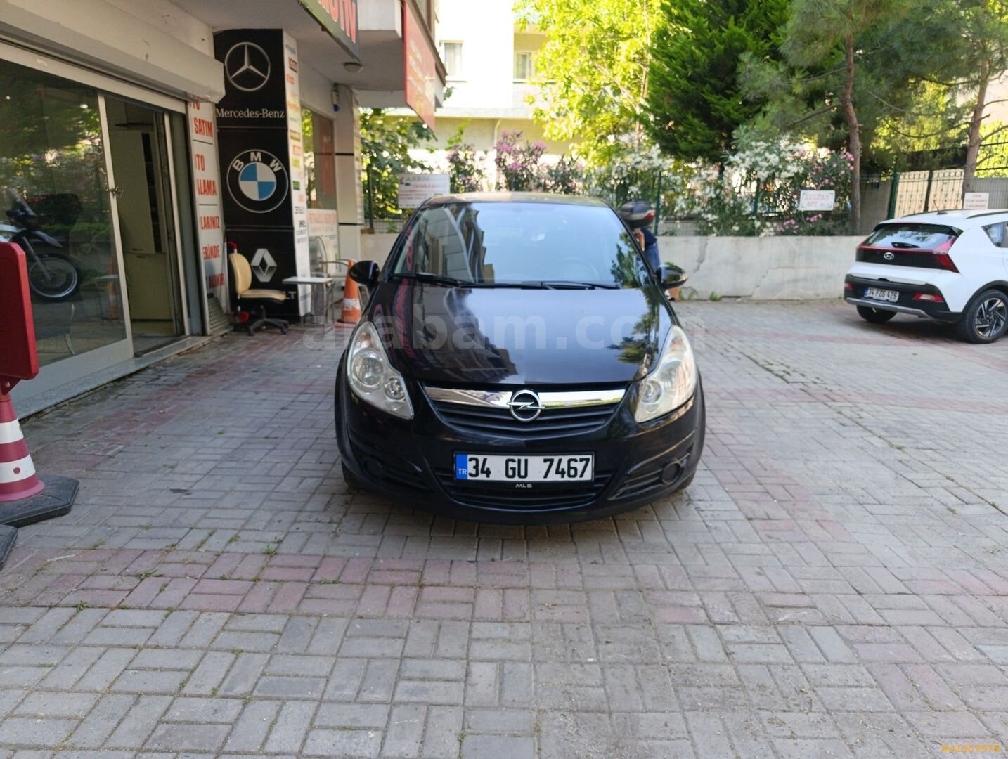 Galeriden Opel Corsa 1.4 Twinport Enjoy 2010 Model İstanbul 104.800 km Siyah 3