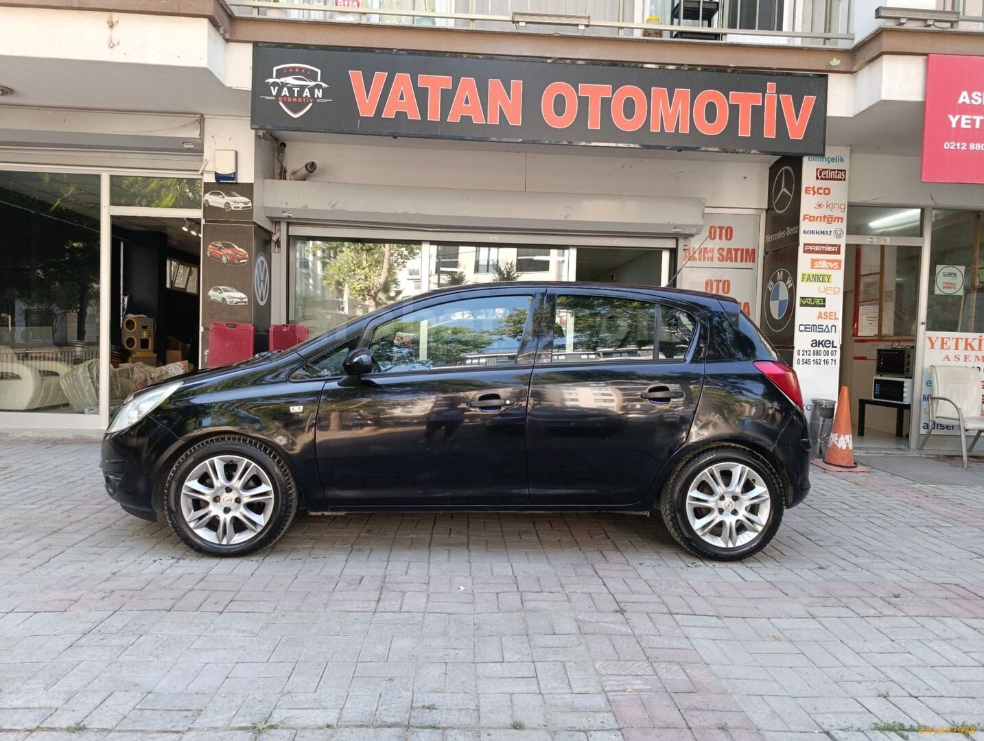 Galeriden Opel Corsa 1.4 Twinport Enjoy 2010 Model İstanbul 104.800 km Siyah 5