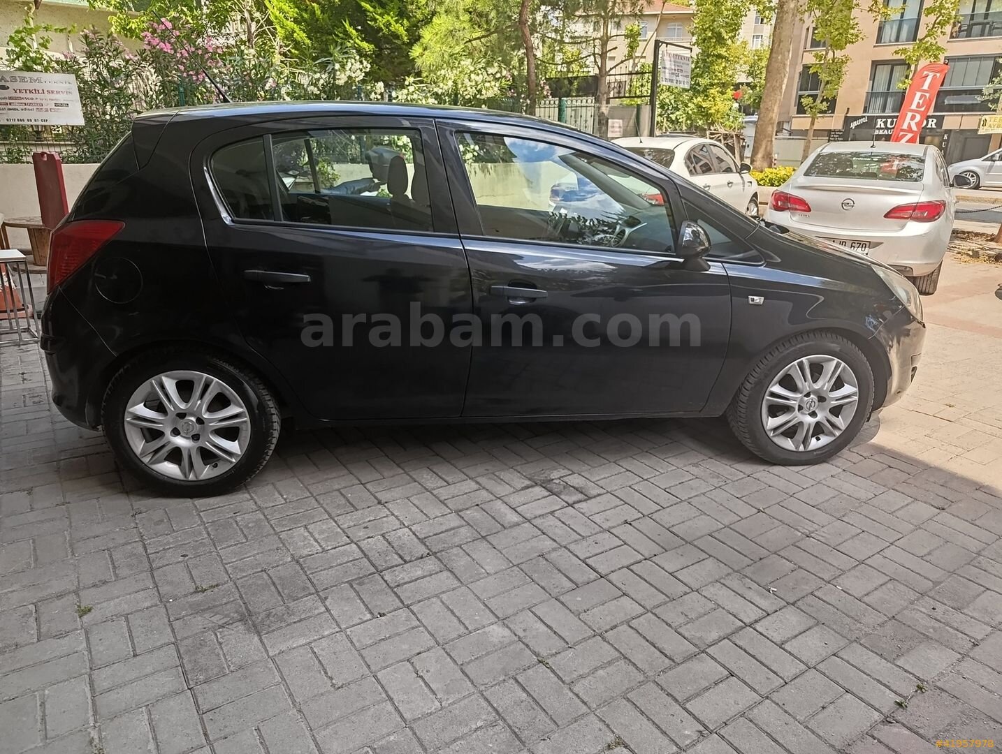 Galeriden Opel Corsa 1.4 Twinport Enjoy 2010 Model İstanbul 104.800 km Siyah 6