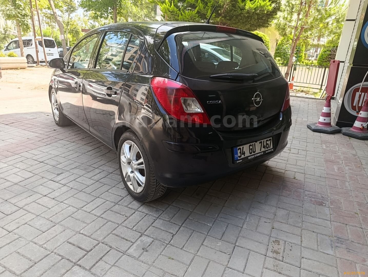 Galeriden Opel Corsa 1.4 Twinport Enjoy 2010 Model İstanbul 104.800 km Siyah 7