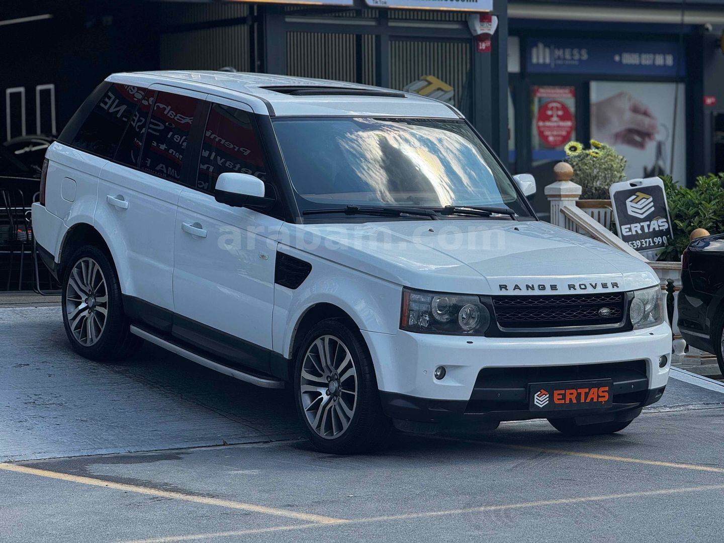 Galeriden Land Rover Range Sport 3.0 SDV6 Autobiography 2012 Model İstanbul 215.000 km Beyaz 2