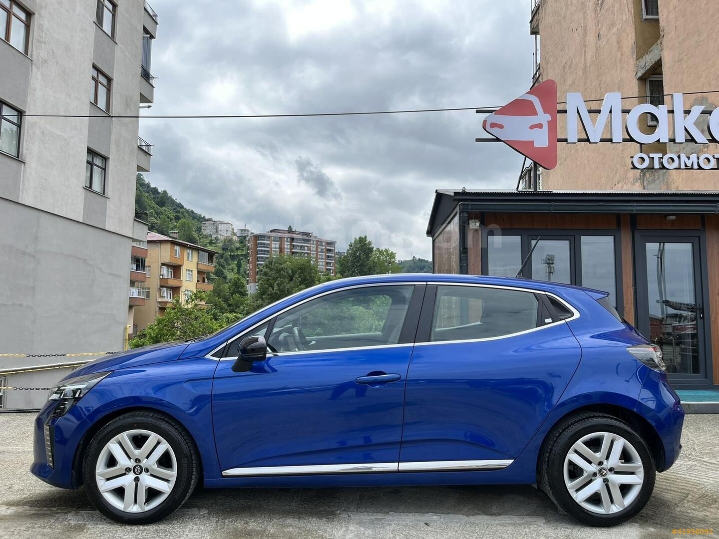 Galeriden Renault Clio 1.0 TCe Evolution 2024 Model Rize 82.000 km Mavi 3