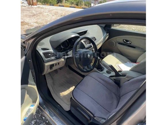 Galeriden Renault Megane 1.6 Expression 2012 Model Bursa
