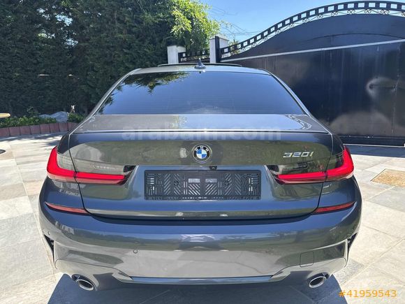 2021 BMW 320i M SPORT