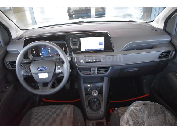 İLKAY'DAN 2025 FORD TOURNEO COURİER 1.5 ECOBLUE TREND HATASIZ