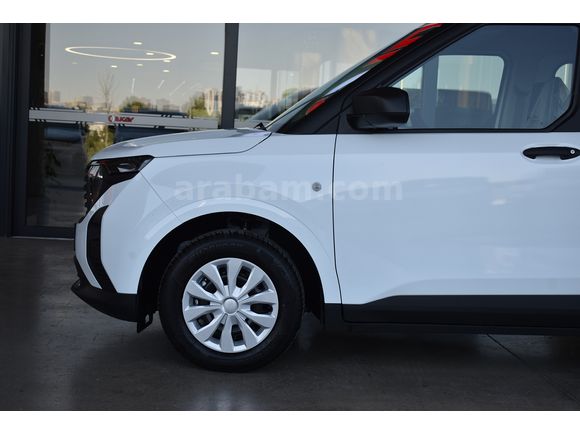 İLKAY'DAN 2025 FORD TOURNEO COURİER 1.5 ECOBLUE TREND HATASIZ