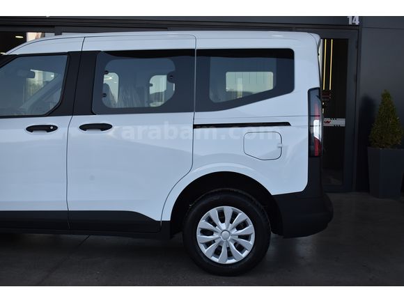 İLKAY'DAN 2025 FORD TOURNEO COURİER 1.5 ECOBLUE TREND HATASIZ