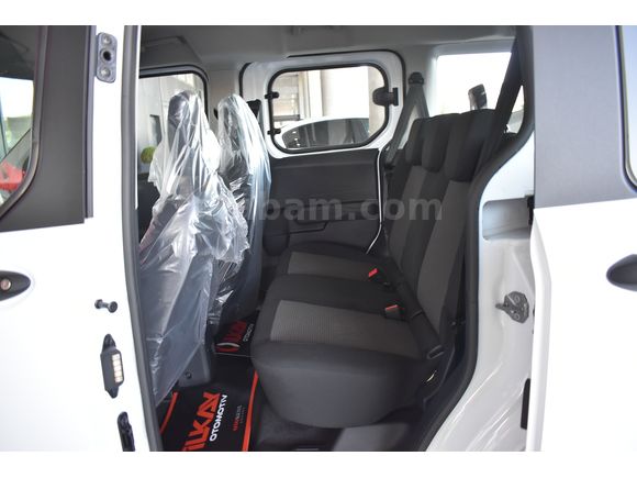 İLKAY'DAN 2025 FORD TOURNEO COURİER 1.5 ECOBLUE TREND HATASIZ