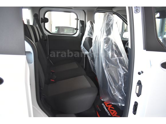 İLKAY'DAN 2025 FORD TOURNEO COURİER 1.5 ECOBLUE TREND HATASIZ