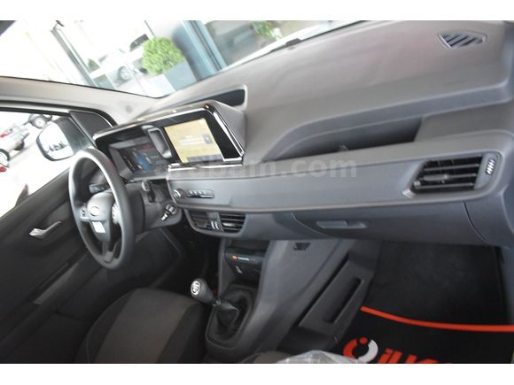 İLKAY'DAN 2025 FORD TOURNEO COURİER 1.5 ECOBLUE TREND HATASIZ