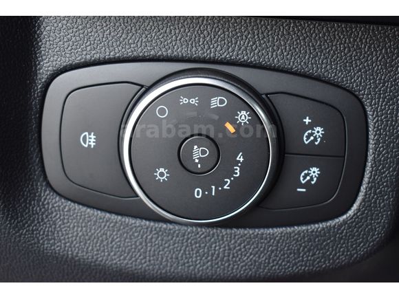 İLKAY'DAN 2025 FORD TOURNEO COURİER 1.5 ECOBLUE TREND HATASIZ